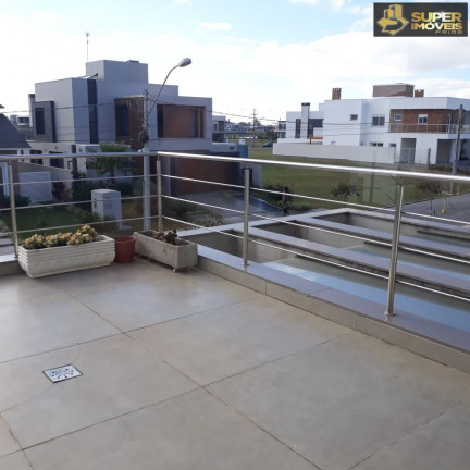 Imagem Casa com 3 Quartos à Venda, 420 m² em Laranjal - Pelotas Imagem Casa com 3 Quartos à Venda, 420 m² em Laranjal - Pelotas