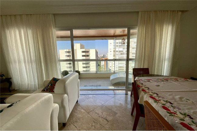 Imagem Imóvel com 3 Quartos à Venda, em Vila Andrade - São Paulo Imagem Imóvel com 3 Quartos à Venda, em Vila Andrade - São Paulo