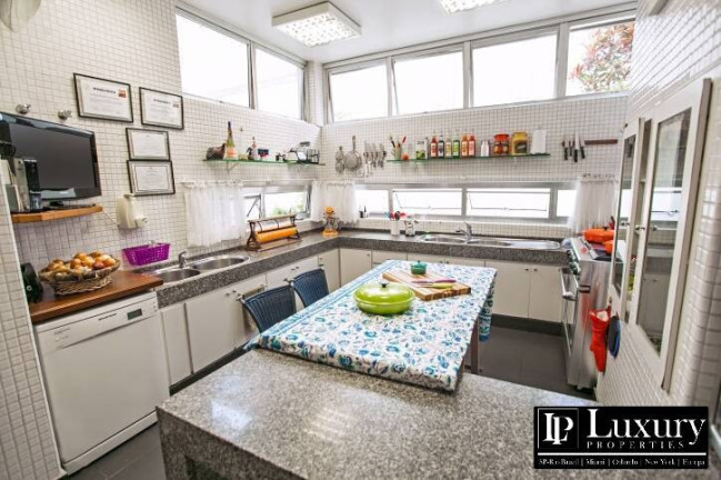 Imagem Casa com 5 Quartos à Venda, 904 m² em Jardim Europa - São Paulo Imagem Casa com 5 Quartos à Venda, 904 m² em Jardim Europa - São Paulo