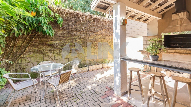 Imagem Imóvel com 4 Quartos à Venda, 223 m² em Jardim Carvalho - Porto Alegre Imagem Imóvel com 4 Quartos à Venda, 223 m² em Jardim Carvalho - Porto Alegre