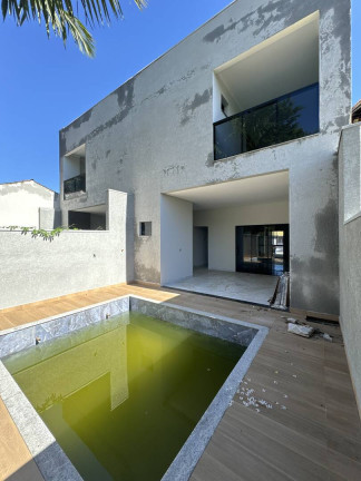 Imagem Casa com 3 Quartos à Venda, em Centro - Balneário Piçarras Imagem Casa com 3 Quartos à Venda, em Centro - Balneário Piçarras