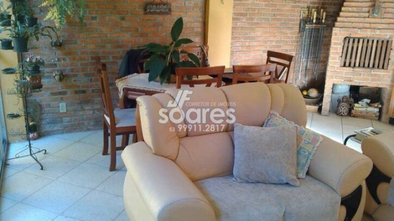 Imagem Sobrado com 4 Quartos à Venda, 147 m² em Centro - Pelotas Imagem Sobrado com 4 Quartos à Venda, 147 m² em Centro - Pelotas