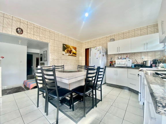 Imagem Casa com 3 Quartos à Venda, 300 m² em Forquilhinhas - São José