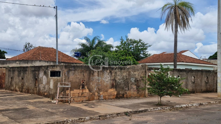 Imagem Casa com 2 Quartos à Venda, 360 m² em Vila Anahy - Campo Grande Imagem Casa com 2 Quartos à Venda, 360 m² em Vila Anahy - Campo Grande