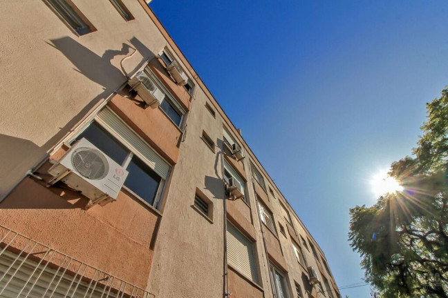 Imagem Imóvel com 2 Quartos à Venda, 79 m² em Cristal - Porto Alegre Imagem Imóvel com 2 Quartos à Venda, 79 m² em Cristal - Porto Alegre