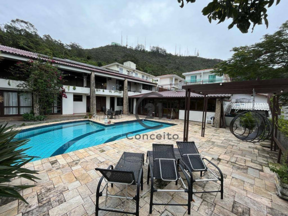 Imagem Casa com 6 Quartos à Venda, 411 m² em Trindade - Florianópolis Imagem Casa com 6 Quartos à Venda, 411 m² em Trindade - Florianópolis