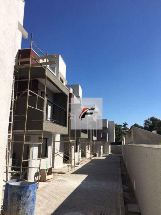 Imagem Sobrado com 4 Quartos à Venda, 100 m² em Sítio Cercado - Curitiba Imagem Sobrado com 4 Quartos à Venda, 100 m² em Sítio Cercado - Curitiba