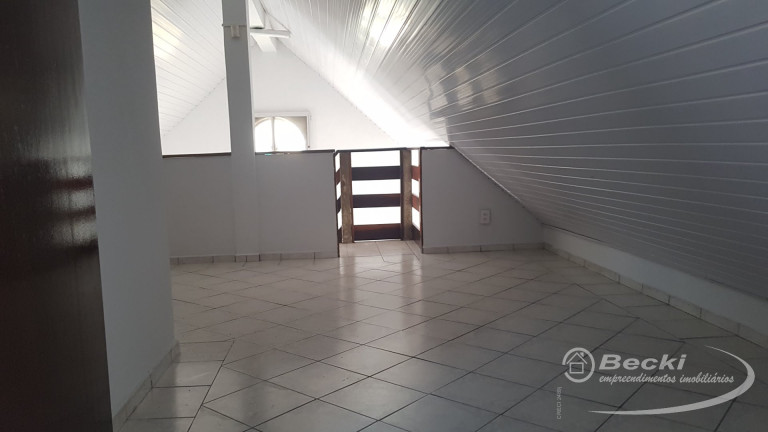 Imagem Casa com 6 Quartos à Venda, 166 m² em Atiradores - Joinville Imagem Casa com 6 Quartos à Venda, 166 m² em Atiradores - Joinville