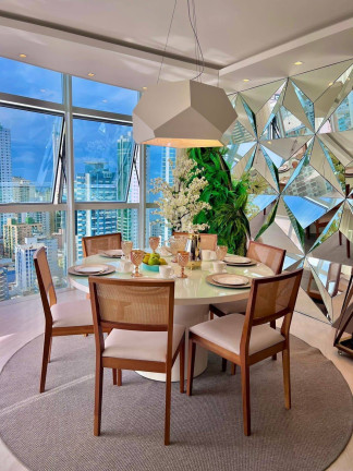 Imagem Apartamento com 3 Quartos para Alugar, 130 m² em Centro - Balneário Camboriú