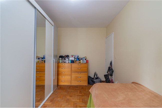 Imagem Imóvel com 3 Quartos à Venda, em Auxiliadora - Porto Alegre Imagem Imóvel com 3 Quartos à Venda, em Auxiliadora - Porto Alegre
