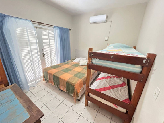 Imagem Sobrado com 3 Quartos para Temporada, em Bombas - Bombinhas Imagem Sobrado com 3 Quartos para Temporada, em Bombas - Bombinhas