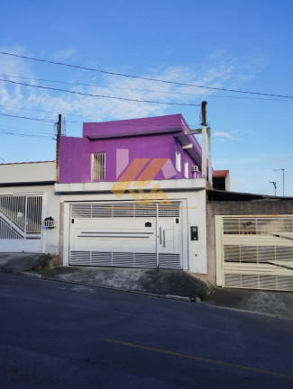 Casa com 3 Quartos à Venda,  em Jardim Varan - Suzano