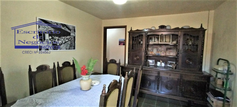 Imagem Casa com 4 Quartos à Venda, 250 m² em Agronomia - Porto Alegre Imagem Casa com 4 Quartos à Venda, 250 m² em Agronomia - Porto Alegre