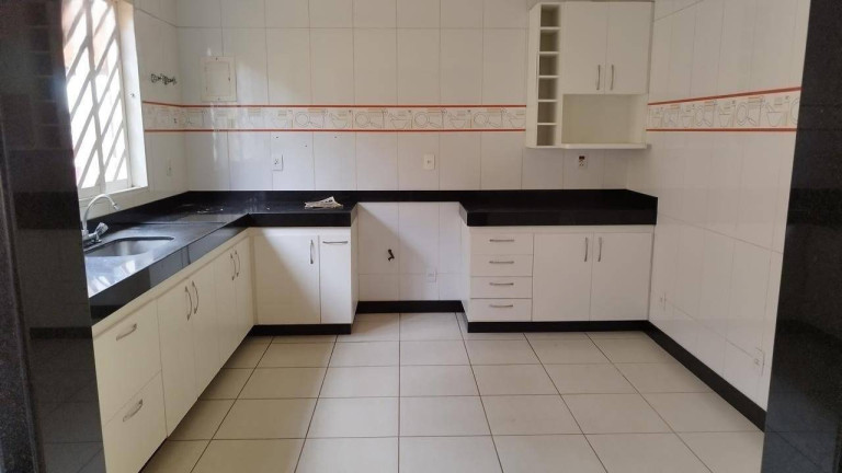 Imagem Casa com 5 Quartos à Venda, 360 m² em João Pinheiro - Belo Horizonte