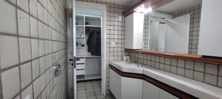 Imagem Apartamento com 5 Quartos à Venda, 215 m² Imagem Apartamento com 5 Quartos à Venda, 215 m²