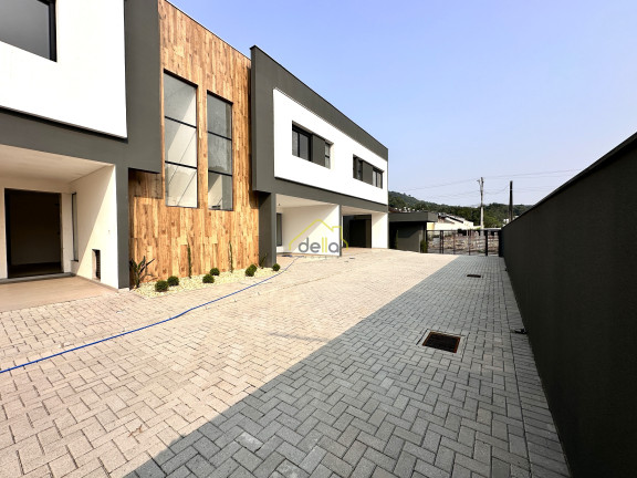 Imagem Casa com 3 Quartos à Venda, 191 m² em Glória - Joinville Imagem Casa com 3 Quartos à Venda, 191 m² em Glória - Joinville