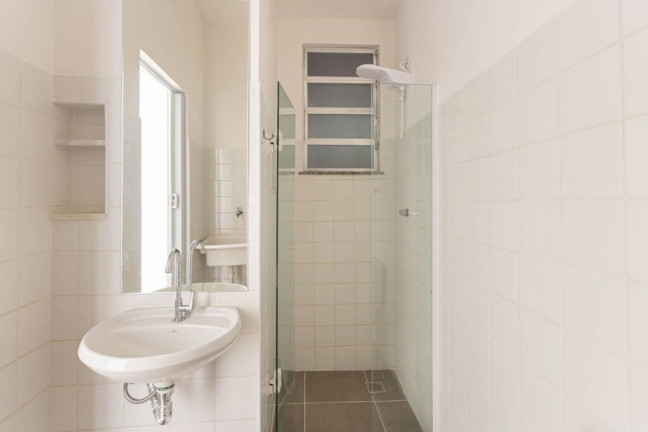 Imagem Imóvel com 1 Quarto à Venda, 30 m² em Copacabana - Rio De Janeiro Imagem Imóvel com 1 Quarto à Venda, 30 m² em Copacabana - Rio De Janeiro