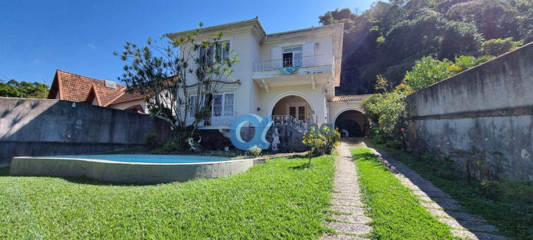 Casa com 4 Quartos à Venda, 500 m² em Mosela - Petrópolis
