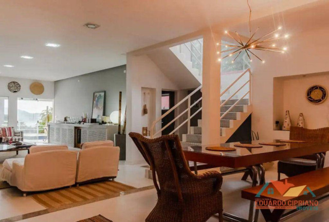 Imagem Casa com 6 Quartos à Venda,  em Massaguaçu - Caraguatatuba