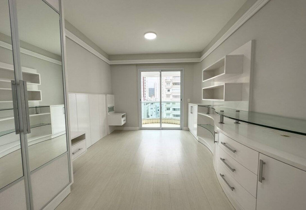 Imagem Apartamento com 3 Quartos à Venda, 241 m² em Centro - Balneário Camboriú Imagem Apartamento com 3 Quartos à Venda, 241 m² em Centro - Balneário Camboriú
