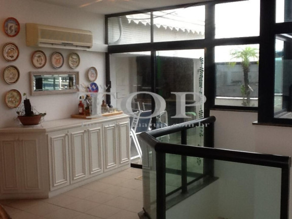 Imagem Cobertura com 4 Quartos à Venda, 214 m² em Pitangueiras - Guarujá