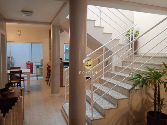 Sobrado com 3 Quartos à Venda, 180 m² em Centro - Balneário Camboriú