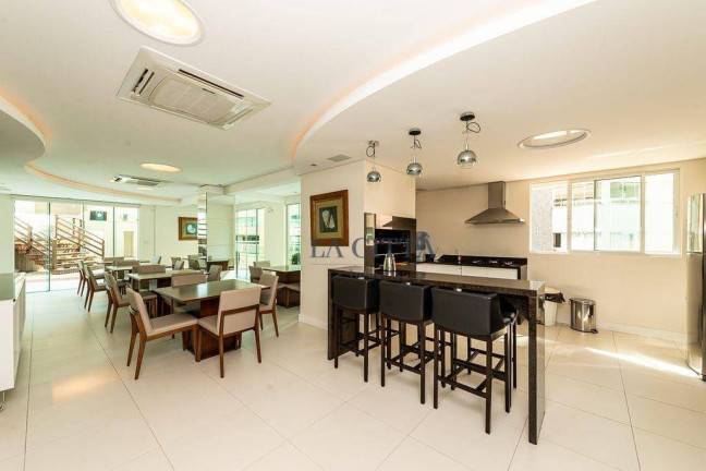 Imagem Apartamento com 3 Quartos à Venda, 130 m² em Centro - Balneário Camboriú Imagem Apartamento com 3 Quartos à Venda, 130 m² em Centro - Balneário Camboriú