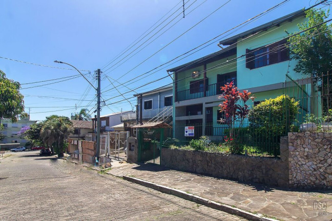 Imagem Casa com 3 Quartos à Venda, 216 m² em Vila Nova - Porto Alegre Imagem Casa com 3 Quartos à Venda, 216 m² em Vila Nova - Porto Alegre