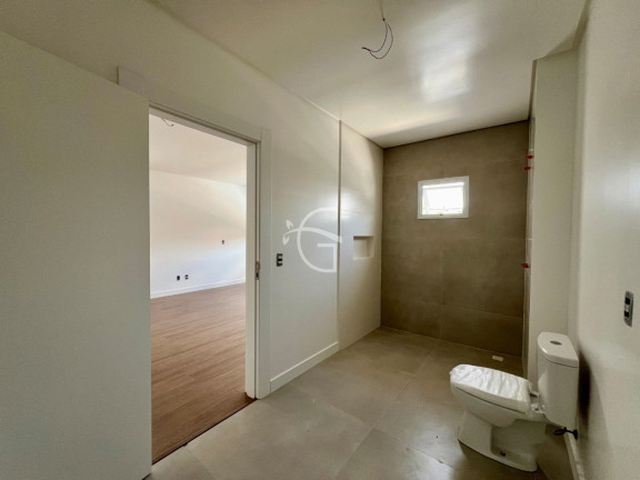 Imagem Sobrado com 4 Quartos à Venda, 327 m² em América - Joinville