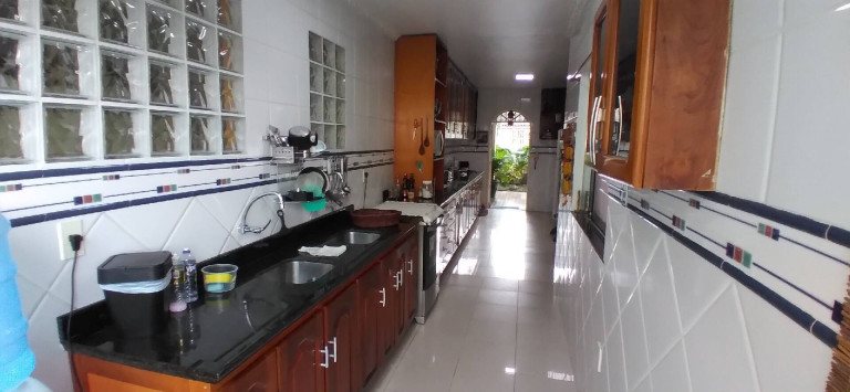 Imagem Casa com 4 Quartos à Venda, 510 m² em Aleixo - Manaus Imagem Casa com 4 Quartos à Venda, 510 m² em Aleixo - Manaus