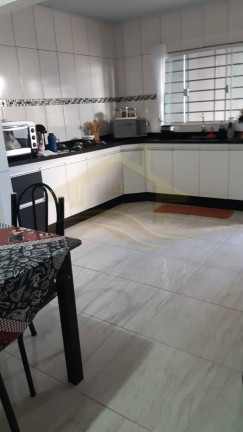 Imagem Casa com 3 Quartos à Venda, 134 m² em Pacaembu - Londrina Imagem Casa com 3 Quartos à Venda, 134 m² em Pacaembu - Londrina