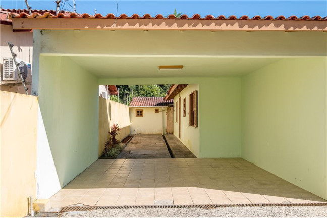 Imagem Casa com 6 Quartos à Venda, em Córrego Grande - Florianópolis Imagem Casa com 6 Quartos à Venda, em Córrego Grande - Florianópolis