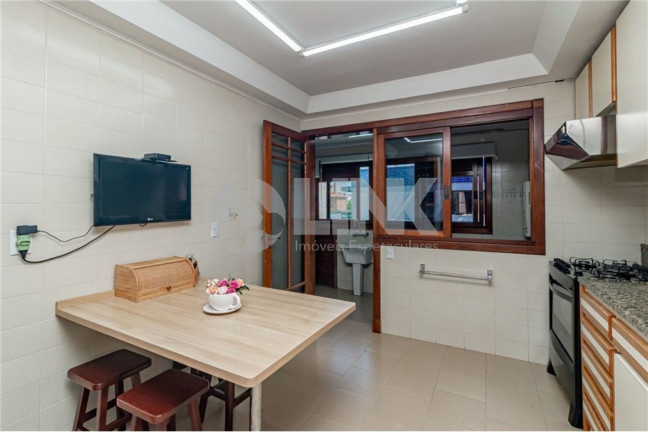 Imagem Imóvel com 4 Quartos à Venda, 396 m² em Jardim Lindóia - Porto Alegre Imagem Imóvel com 4 Quartos à Venda, 396 m² em Jardim Lindóia - Porto Alegre