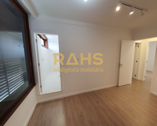 Imagem Casa com 3 Quartos à Venda, 300 m² em América - Joinville