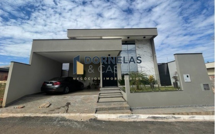 Imagem Casa com 3 Quartos à Venda, 400 m² em Guará I - Brasília Imagem Casa com 3 Quartos à Venda, 400 m² em Guará I - Brasília