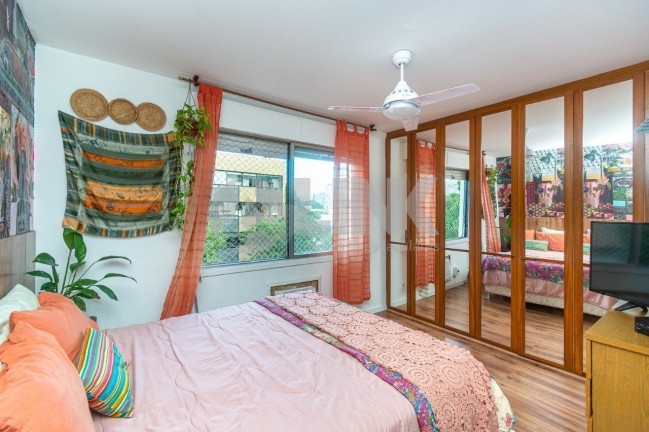 Imagem Imóvel com 3 Quartos à Venda, 222 m² em Jardim Botânico - Porto Alegre Imagem Imóvel com 3 Quartos à Venda, 222 m² em Jardim Botânico - Porto Alegre