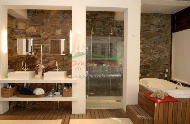 Imagem Casa com 9 Quartos à Venda, 454 m² em Ferradura - Búzios Imagem Casa com 9 Quartos à Venda, 454 m² em Ferradura - Búzios