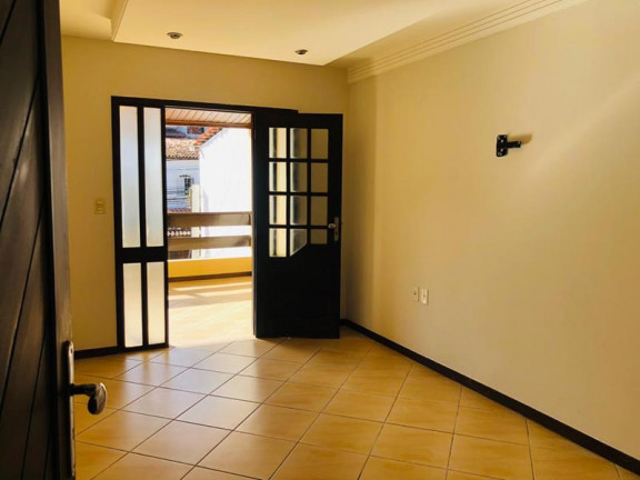 Imagem Casa com 5 Quartos à Venda, 200 m² em Inocoop - Camaçari Imagem Casa com 5 Quartos à Venda, 200 m² em Inocoop - Camaçari