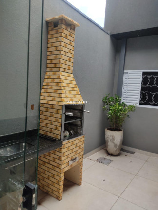 Imagem Casa com 2 Quartos à Venda, 75 m² Imagem Casa com 2 Quartos à Venda, 75 m²