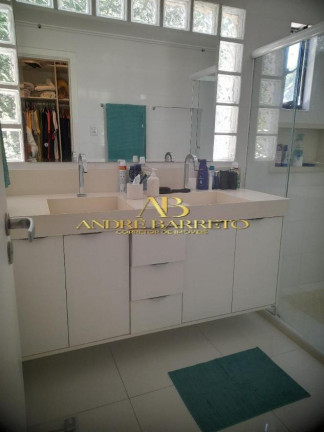Imagem Casa com 4 Quartos à Venda, 319 m² em Centro - Lauro De Freitas