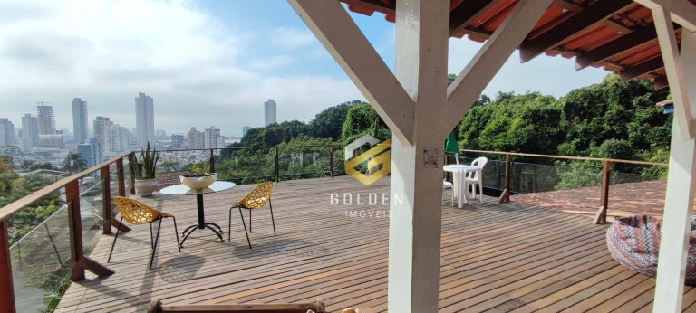 Casa com 4 Quartos à Venda, 270 m² em Morro Da Cruz - Itajaí