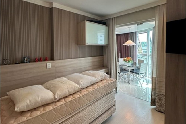 Imagem Imóvel com 3 Quartos à Venda, 136 m² em Centro - Balneário Camboriú Imagem Imóvel com 3 Quartos à Venda, 136 m² em Centro - Balneário Camboriú