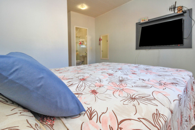 Imagem Casa com 3 Quartos à Venda, 92 m² em Camaquã - Porto Alegre Imagem Casa com 3 Quartos à Venda, 92 m² em Camaquã - Porto Alegre
