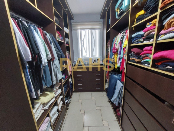 Imagem Casa com 3 Quartos à Venda, 270 m² em Costa E Silva - Joinville
