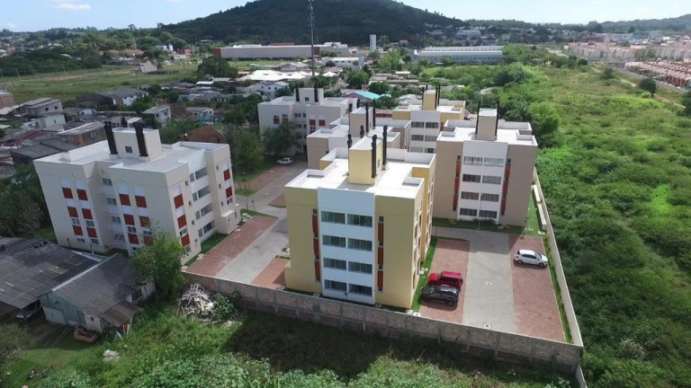Imagem Imóvel com 3 Quartos à Venda, em Hípica - Porto Alegre Imagem Imóvel com 3 Quartos à Venda, em Hípica - Porto Alegre