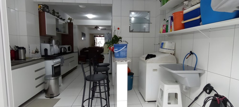 Imagem Sobrado com 2 Quartos à Venda, 140 m² em Santa Regina - Camboriú Imagem Sobrado com 2 Quartos à Venda, 140 m² em Santa Regina - Camboriú