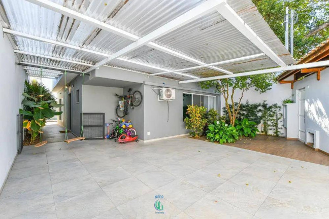 Imagem Casa com 4 Quartos à Venda, 240 m² Imagem Casa com 4 Quartos à Venda, 240 m²