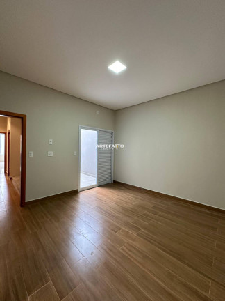 Imagem Casa com 3 Quartos à Venda, 250 m² Imagem Casa com 3 Quartos à Venda, 250 m²