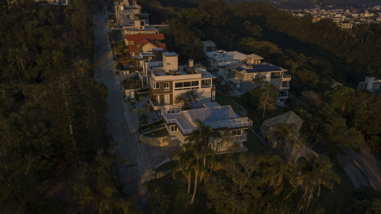 Imagem Casa com 3 Quartos à Venda, 337 m² em Centro - Bombinhas