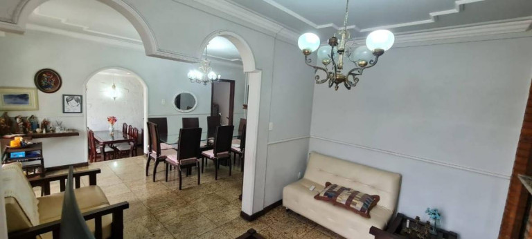 Imagem Casa com 4 Quartos à Venda, 240 m² Imagem Casa com 4 Quartos à Venda, 240 m²